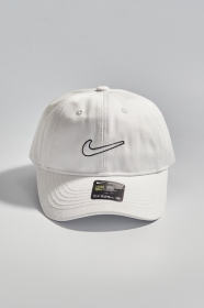 Белая бейсболка с вышитым логотипом Nike из 100% хлопка