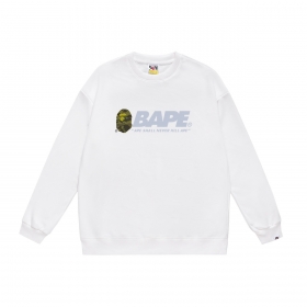 Хлопковый свитшот белого цвета с черным наименованием бренда Bape