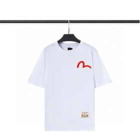 Стильная белая хлопковая футболка с красным лого Evisu