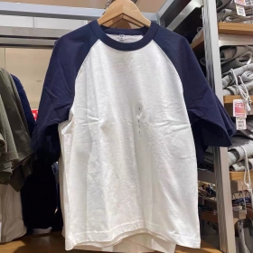 Базовая футболка Street Classic Clothes белая с синими рукавами реглан