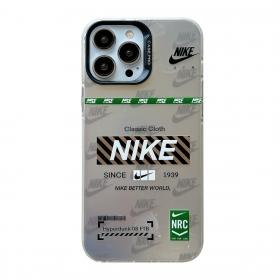 Серебристый чехол с логотипом по центру для телефонов iPhone от NIKE