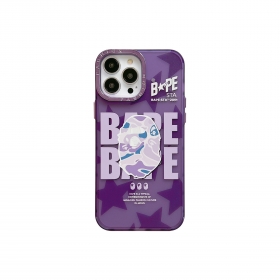 Фиолетовый чехол на телефоны iPhone с надписями бренда BAPE