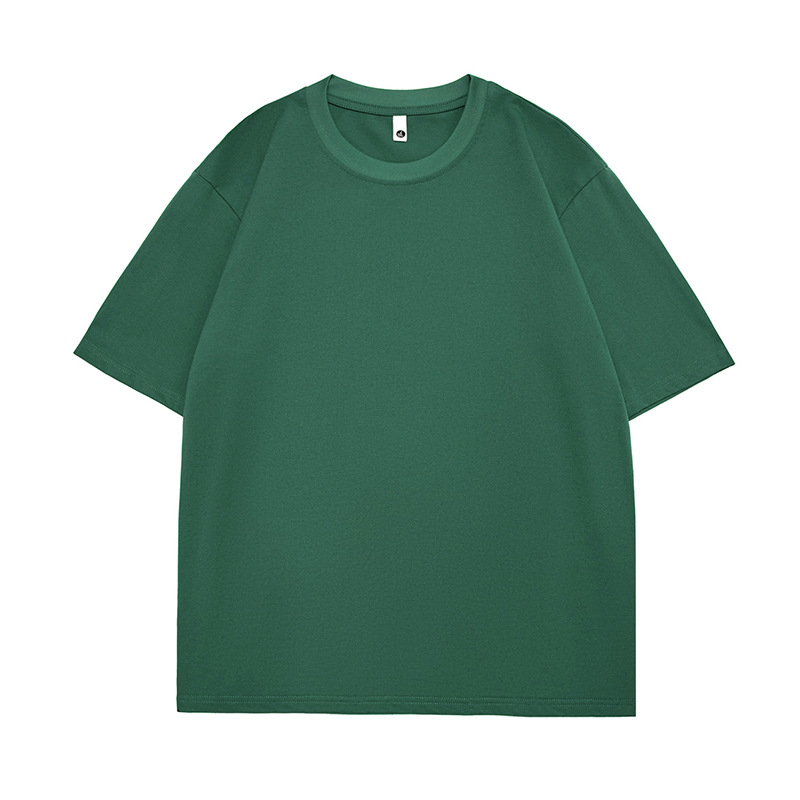 Насыщенного зеленого цвета футболка от бренда ACUS