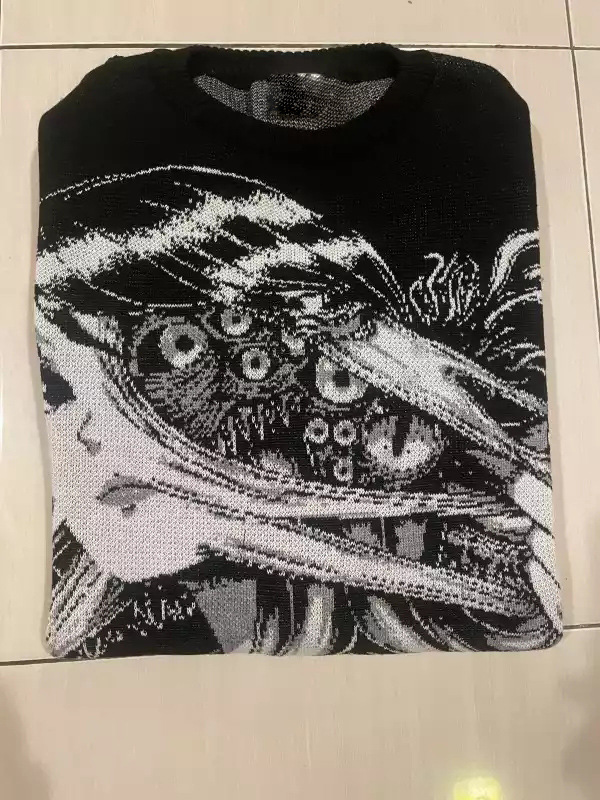 Классический свитер черного цвета с рисунком "Девочка-демон"