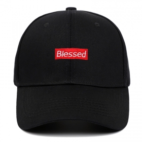 Приятная на ощупь чёрная бейсболка с надписью "Blessed"