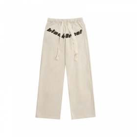 Бежевые брюки OREETA на резинке с надписью спереди и карманом сзади