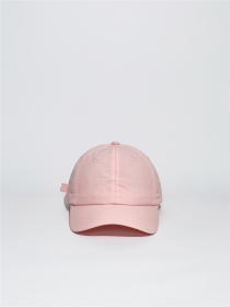 Розовая кепка с водоотталкивающей пропиткой и регулировкой сзади