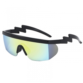 Черные спортивные солнцезащитные очки с цветной линзой