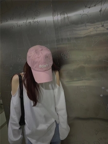 Розовая кепка с надписью "Don't" с козырьком и глубокой посадкой