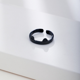 Чёрное кольцо с кошачьими ушками и лапками универсального размера