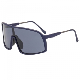 Черные солнцезащитные спортивные очки с затемнёнными линзами