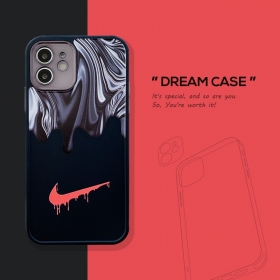 Черный чехол для телефонов iPhone с лого NIKE от бренда DREAM CASE