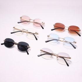Солнцезащитные очки с металлической оправой и разными цветными линзами