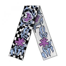 Качественный черно-белый шарф с фиолетово-голубым принтом