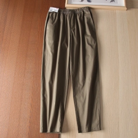 Стильные штаны от бренда Street Classic Clothes темно-оливкового цвета