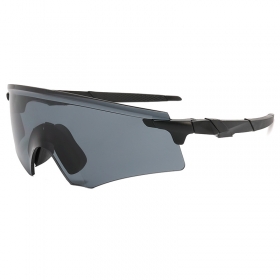 Чёрные спортивные очки с затемненным защитным стеклом