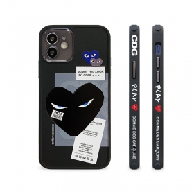Черный чехол для телефонов iPhone от PLAY с черным сердечком с глазами