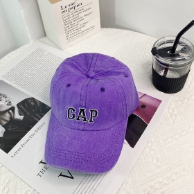 Фиолетовая кепка вышитым логотипом GAP из натурального хлопка