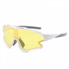 Спортивные очки с белой оправой и цельной жёлтой линзой