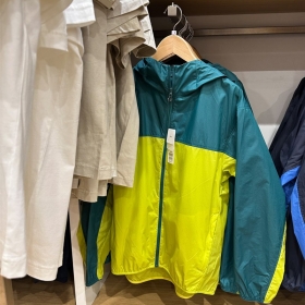 Контрастная желто-зеленая ветровка от бренда Street Classic Clothes