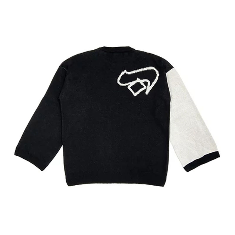Практичный черно-белый свитер с большой печатью "Азиатка"