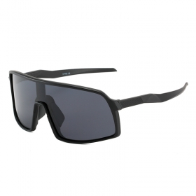 Чёрные солнцезащитные спортивные очки с затемнёнными линзами