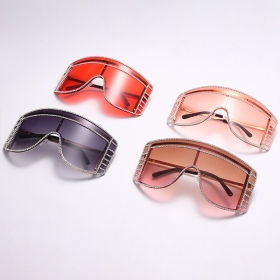 Большие солнцезащитные очки со стразами и с разными цветными линзами