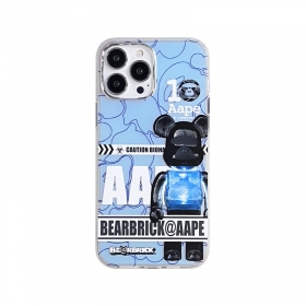Голубой чехол от Aape для телефонов iPhone с принтом черного медведя