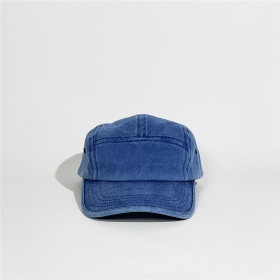 Синяя кепка с люверсами по бокам и регулировкой на эластичной резинке