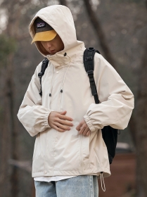 Комфортная в белом цвете куртка ACUS модель с капюшоном