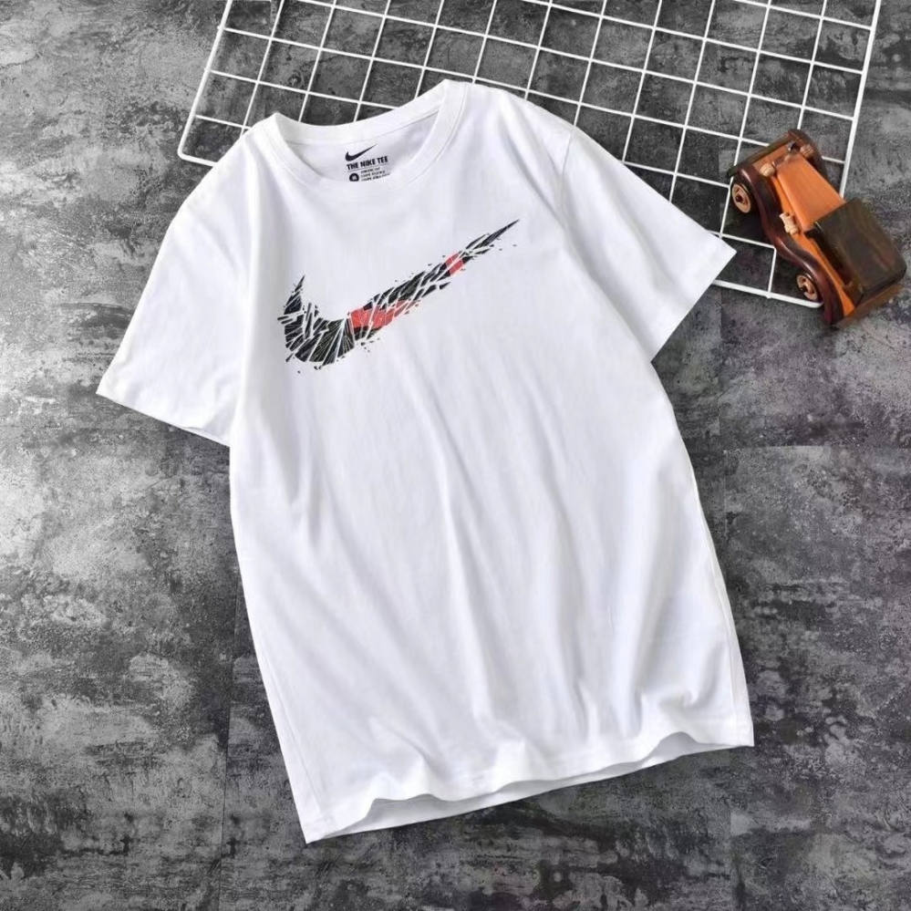 Оверсайз белая Nike футболка изготовлена из высококачественного хлопка