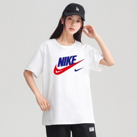 Nike белая с логотипом на груди универсальная футболка
