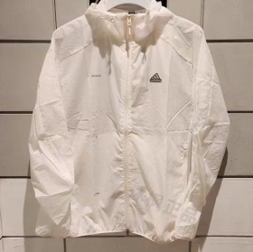 Летняя белого-цвета с лого Adidas ветровка с объёмным капюшоном