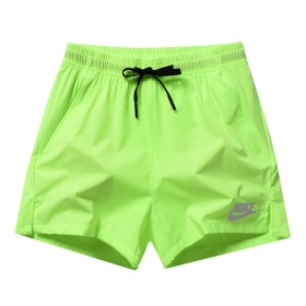 Спортивные шорты Nike в неоново-зелёном цвете с карманами