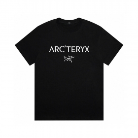 Базовая черная хлопковая футболка  Arcteryx с лого бренда спереди