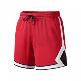 Красные спортивные шорты с фирменным логотипом Jordan по бокам