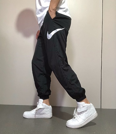 Чёрные спортивки Nike Swoosh с нашитым лого