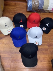 Бейсболки Jordan разноцветные с контрастым лого Jordan
