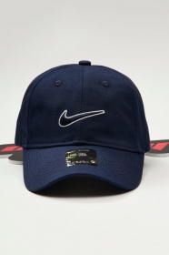 Тёмно-синяя кепка с вышитым логотипом Nike