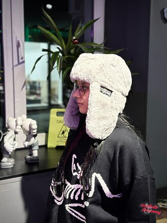 Шапка-ушанка Stussy серого цвета в наличии