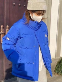 Стильная синяя MLB куртка с воротником и манжетой на рукавах