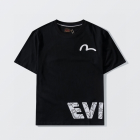 Футболка Evisu чёрная с логотипом сбоку выполнена из 100% хлопка