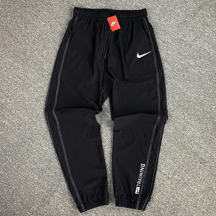 Чёрные спортивки Nike Training