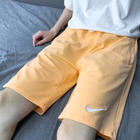 Стильные персиковые Nike шорты на резинке с прорезанными карманами