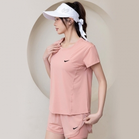 Nike розовый спортивный костюм на лето с двойными шортами и футболкой