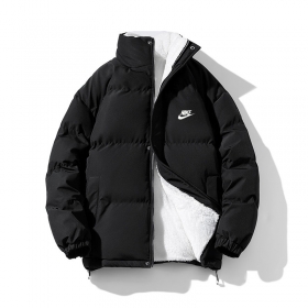 Чёрная утепленная дутая куртка Nike с плюшевым подкладом