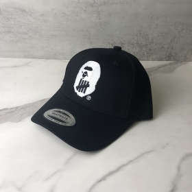 Стильная Bape чёрная кепка для мужчин и женщин выполнена из хлопка