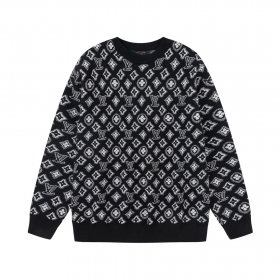 Качественный свитер Louis Vuitton черного цвета с логотипами