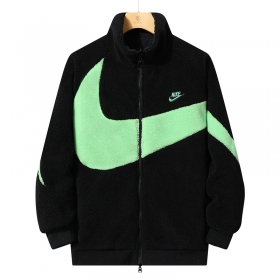 Чёрно-зелёная ветровка шерпа Nike Swoosh