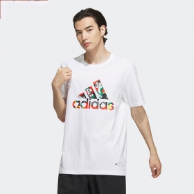 Запоминающаяся модель Adidas футболка в белом цвете с ярким лого